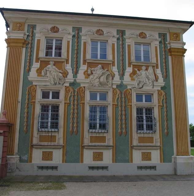 Barockschloss Bruchsal Gartenseite Nebengebäude