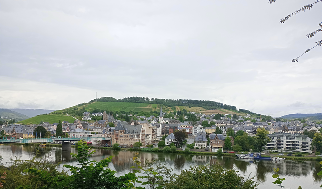 Blick auf Traben am Fuß des Monto-Royal