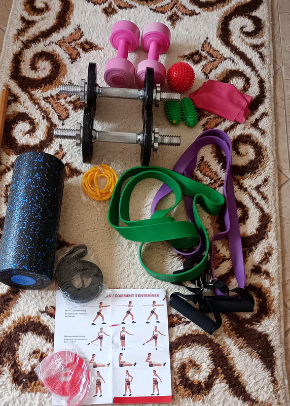 Fitness-Gegenstände im Wohnzimmer